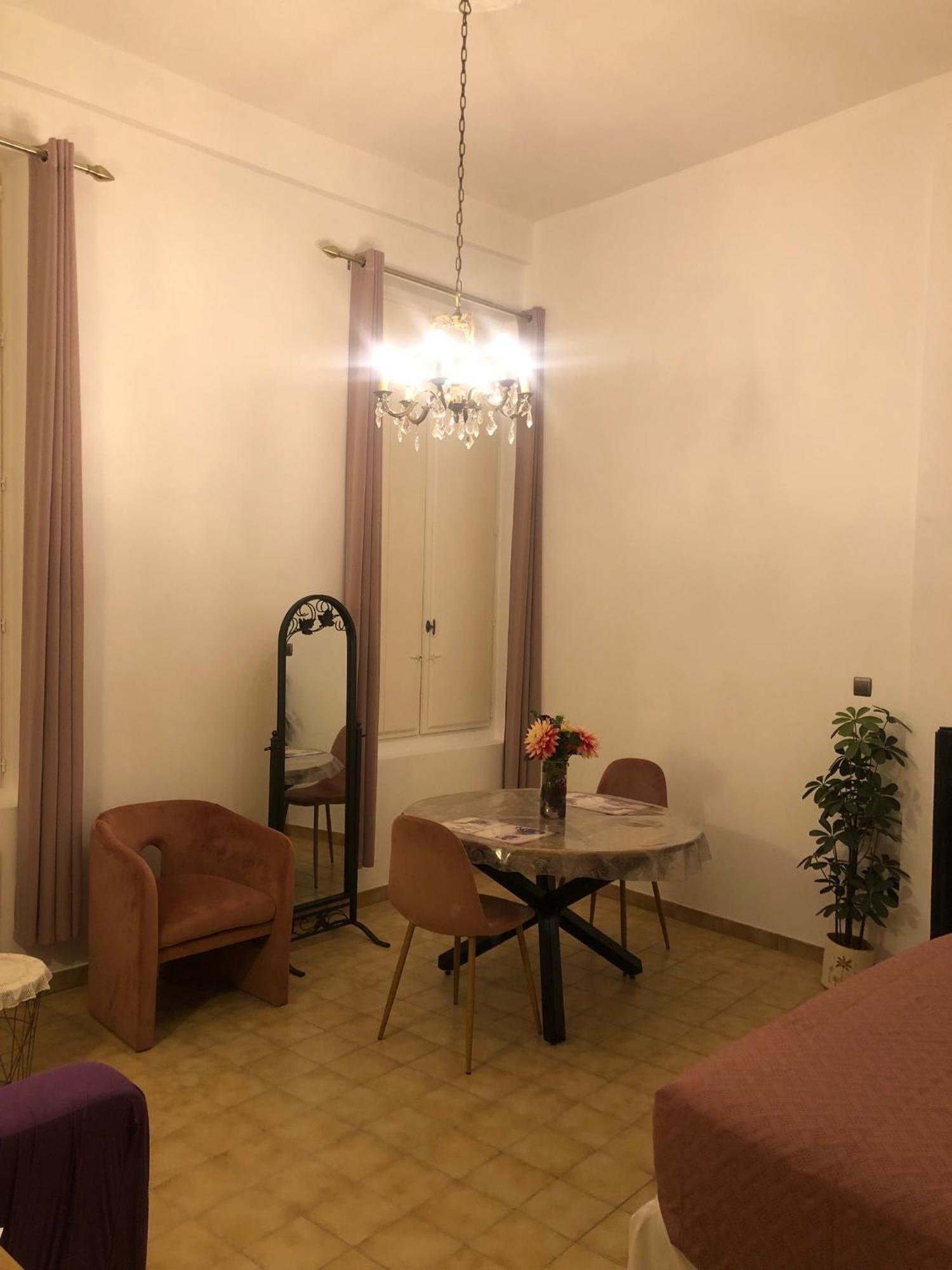 Studio Au Coeur D'Avignon Intra-Muros Esterno foto